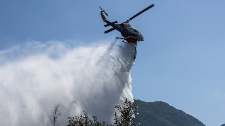 Φωτιά στους Νέους Επιβάτες Θεσσαλονίκης: 112 για ετοιμότητα, σηκώθηκε ένα ελικόπτερο