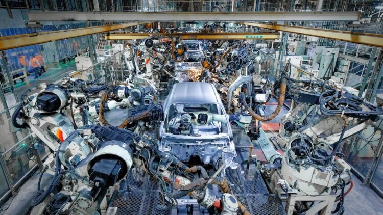 Στα άδυτα του εργοστασίου της Toyota στη Γαλλία
