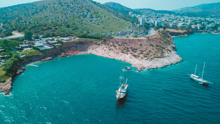 Εκκλησιαστική περιουσία: Το ιερό real estate των €15 δισ. και τα 10.000 νομικά πρόσωπα με τα «χρυσά ακίνητα»