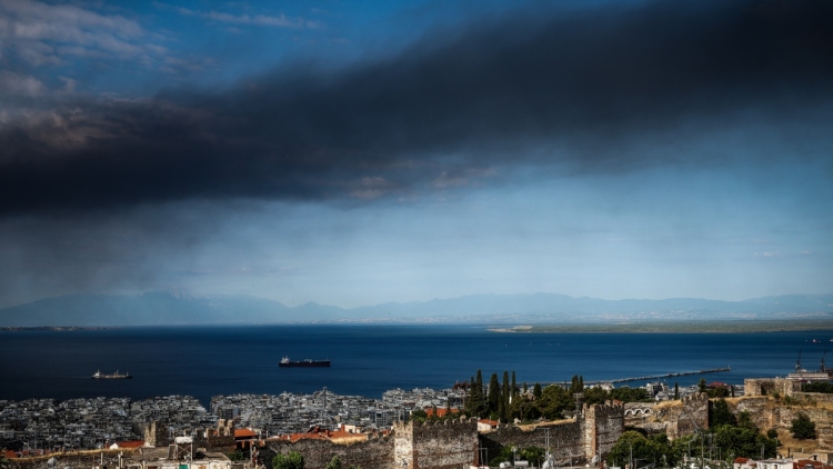 Σαρηγιάννης για το τοξικό νέφος στη Θεσσαλονίκη: Περιείχε καρκινογόνες ουσίες από την καύση πλαστικών και μετάλλων