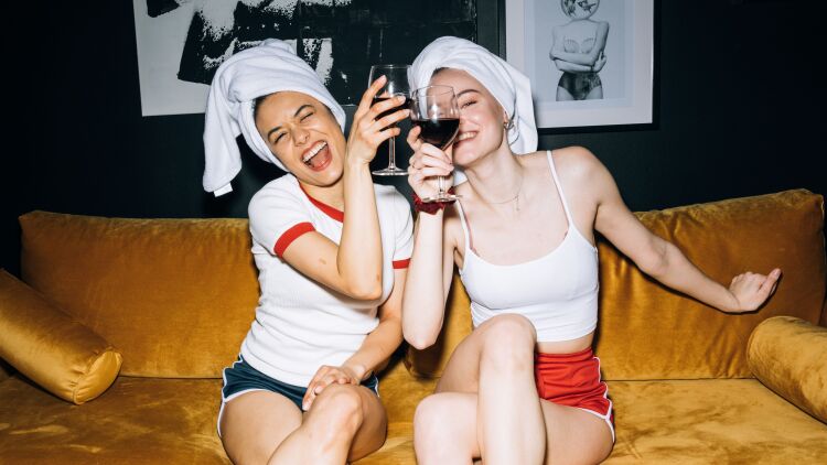 «Girls’ night»: Οκτώ ξεχωριστές ιδέες για την επόμενη βραδιά με τις φίλες μας
