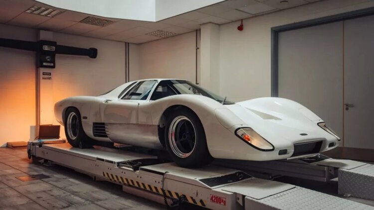 Η εμβληματική McLaren M6GT και πάλι στο προσκήνιο
