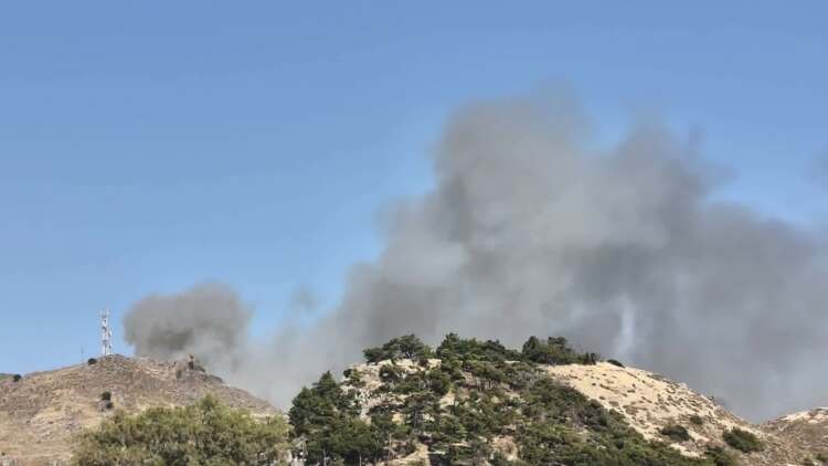 Φωτιά τώρα στη Σκάλα Ερεσού Μυτιλήνης, σηκώθηκαν τέσσερα εναέρια
