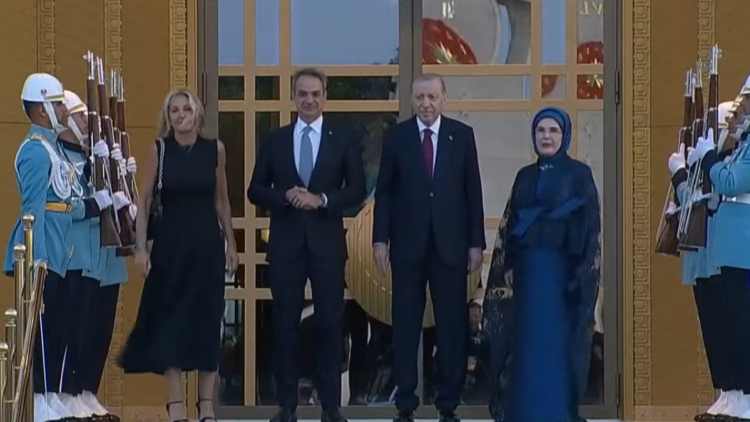 Αυτή την ώρα το δείπνο Ερντογάν στους ηγέτες του NATO, έφτασε στην Άγκυρα ο Μητσοτάκης