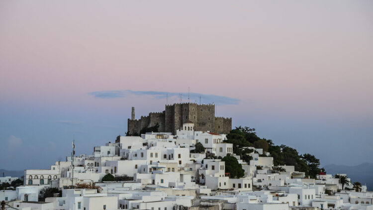 

Σινεμά κάτω από τα αστέρια στην Πάτμο: Το Φεστιβάλ Κινηματογράφου Αιγαίου μάς συστήνει το νησί πέρα από τα στερεότυπα
