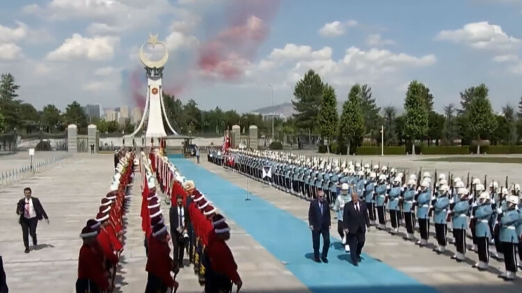 Με κανονιοβολισμούς και τιμητικό άγημα η υποδοχή Τραμπ στο Λευκό Παλάτι, 