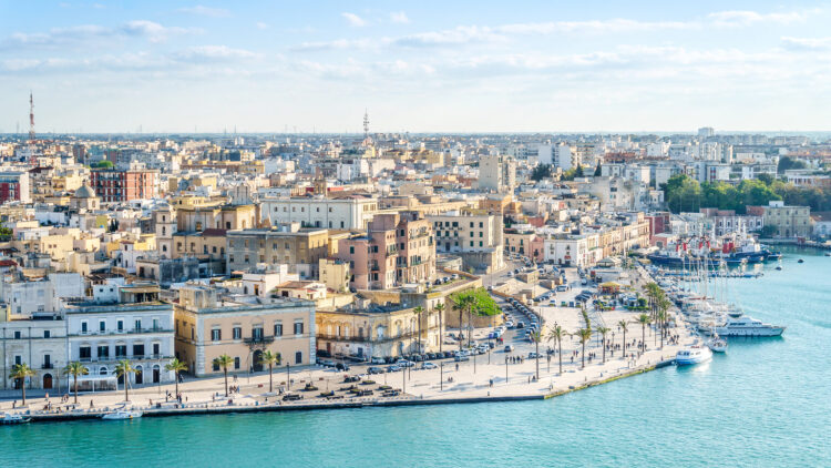 Διακοπές στη Νότια Ιταλία: Η ταξιδιωτική εμπειρία ξεκινά εν πλω
