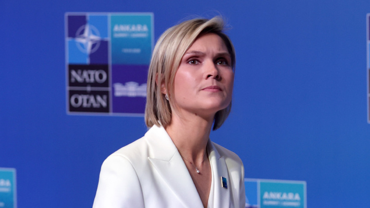 Από τη Morgan Stanley στην πρωθυπουργία της Ισλανδίας: Ποια είναι η Κριστρούν Φροσταντότιρ, που έκλεψε τις εντυπώσεις στην Άγκυρα