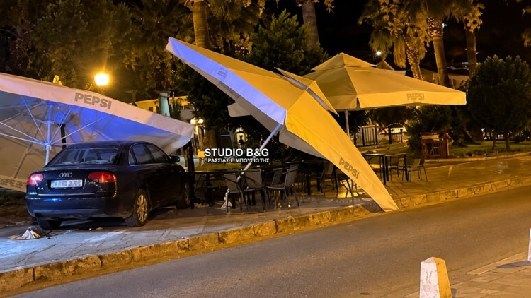 Αυτοκίνητο ανέβηκε στο πεζοδρόμιο και έπεσε σε τραπεζοκαθίσματα εστιατορίου στο Ναύπλιο