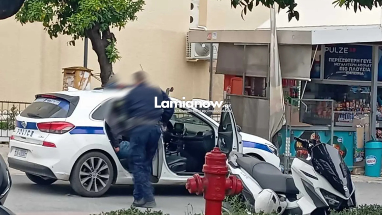 Άγρια συμπλοκή μεταξύ 15 ανηλίκων στο κέντρο της Λαμίας – «Έπεσαν μπουνιές και κλωτσιές»
