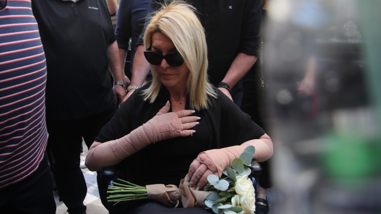 «Άνθρωποι σκοτεινοί μας έριξαν σε ποτάμι πόνου και οδύνης»: Λύγισε ο αδερφός της Βάγιας Νέστορα στον επικήδειο