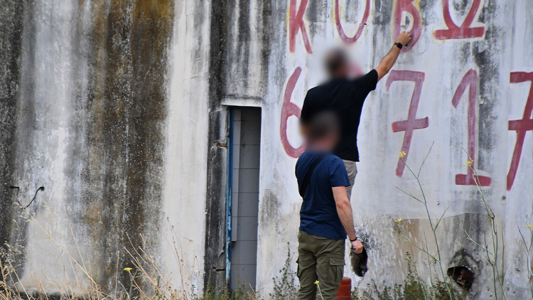 Το σωματάκι του λειτουργεί μόνο με μηχανήματα, λέει η μητέρα του 20χρονου που πυροβόλησαν οι αστυνομικοί στο Άργος