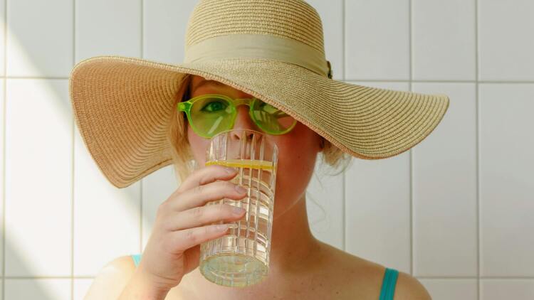 Οι μικρές summer συνήθειες που σε κάνουν να νιώθεις καλύτερα καθημερινά
