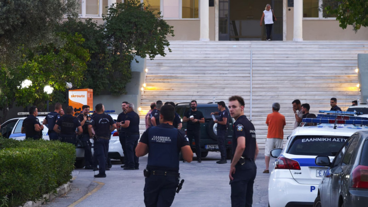 «Ακούσαμε μία νοσηλεύτρια να φωνάζει "φωτιά" και ο όροφος γέμισε καπνούς»: Τι περιγράφει ασθενής του Σισμανογλείου
