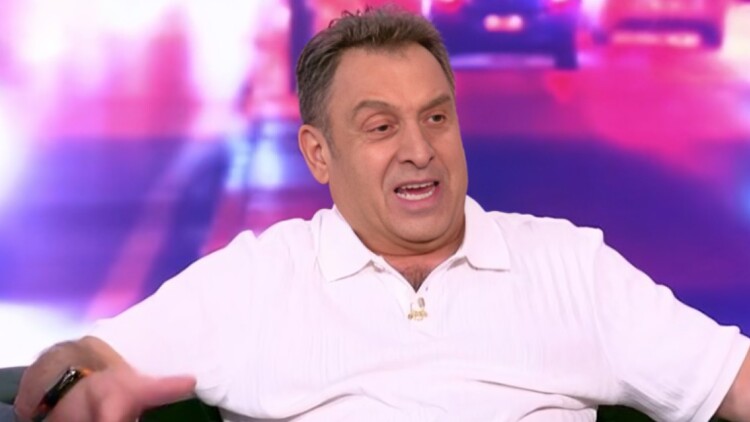 Πάνος Σταθακόπουλος: Δεν μετάνιωσα που δεν έγινα παπάς, έκανα αυτόν τον ρόλο μέσα από τη δουλειά του ηθοποιού

