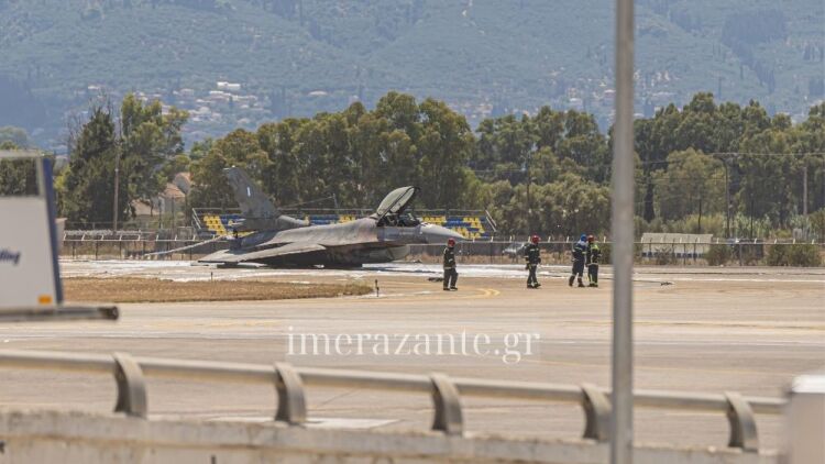 Παραμένει κλειστό το αεροδρόμιο της Ζακύνθου μετά την αναγκαστική προσγείωση του F-16: Σε εξέλιξη η απομάκρυνσή του από τον διάδρομο