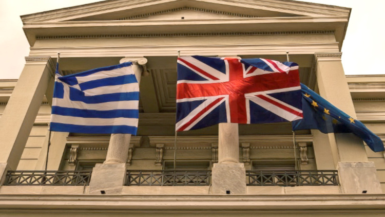 Bloomberg: Τι μπορεί να διδαχθεί η Βρετανία από την οικονομική ανάκαμψη της Ελλάδας
