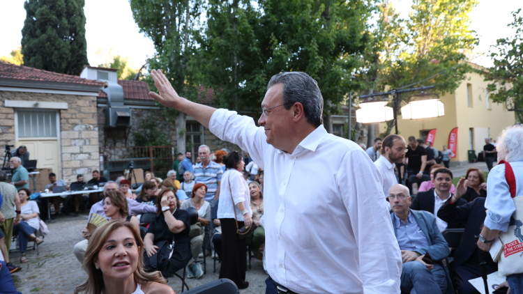 Η επόμενη μέρα της παραίτησης Φάμελλου: Ο «οδικός χάρτης», τα στρατόπεδα, οι... 159 και οι διεκδικητές της ηγεσίας
