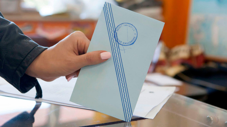 Τα μηνύματα των νέων δημοσκοπήσεων: Γιατί η ΝΔ αντέχει ενώ η ακρίβεια παραμένει το Νο1 πρόβλημα