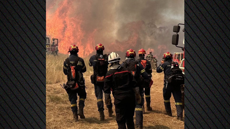 Οι Έλληνες πυροσβέστες επιχειρούν καθημερινά στα πύρινα μέτωπα της Νότιας Γαλλίας