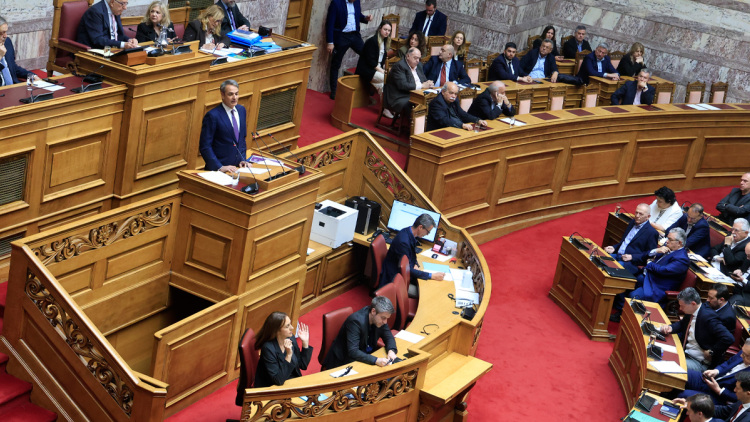 Ο Μητσοτάκης απαντά στον Ανδρουλάκη για την ακρίβεια και θέτει διλήμματα απέναντι στη «Βαβέλ της αντιπολίτευσης»
