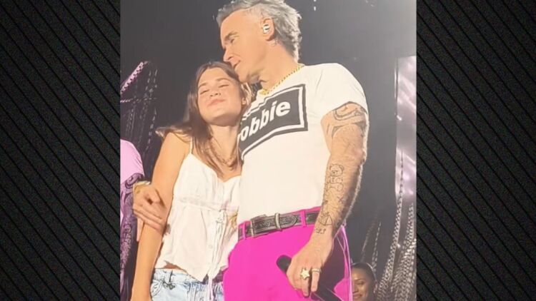 Ο Ρόμπι Γουίλιαμς ανέβασε τη 13χρονη κόρη του στη σκηνή: Σ’ αγαπώ, του είπε