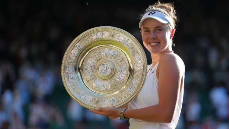 Η Λίντα Νόσκοβα κατέκτησε το πρώτο της Grand Slam, δικό της το Wimbledon, 2-1 στον τελικό την Μούχοβα 