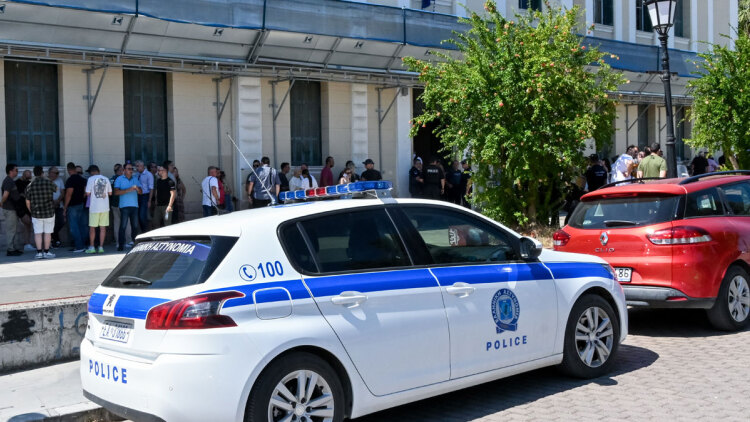 Στον ανακριτή για να απολογηθούν οι δύο αστυνομικοί που πυροβόλησαν στο κεφάλι τον 20χρονο στο Άργος, δείτε φωτογραφίες