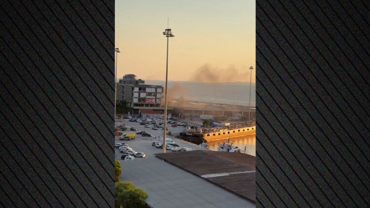 Φωτιά στο παλιό τελωνείο της Πάτρας, δείτε βίντεο 

