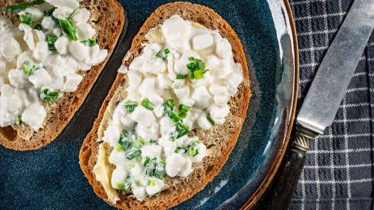 Σπιτικό cottage cheese: Η εύκολη συνταγή για να το φτιάχνουμε και μόνοι μας