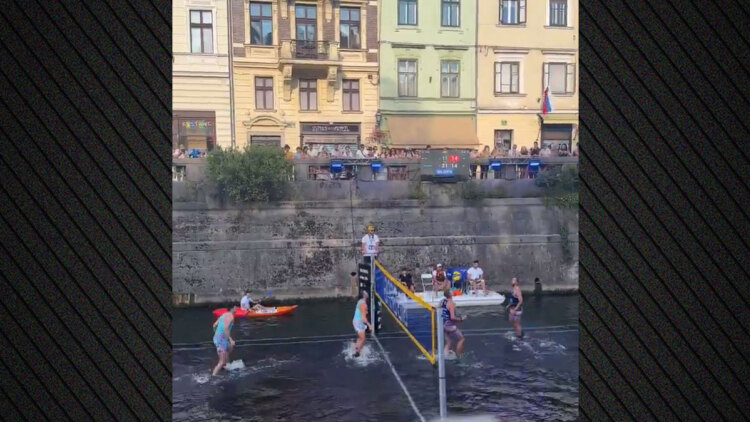 Το beach volley αλλιώς: Το εντυπωσιακό τουρνουά που μετατρέπει τον ποταμό της Λιουμπλιάνας σε γήπεδο