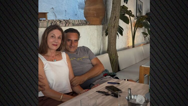 Αγκαλιά στην Τήνο ο Νίκος Ψαρράς και η Έλενα Καρακούλη, δείτε φωτογραφίες από τις διακοπές τους