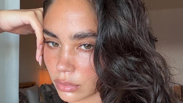 «Watercolor makeup»: Η τάση που κάνει το μακιγιάζ να δείχνει πιο φυσικό από ποτέ
