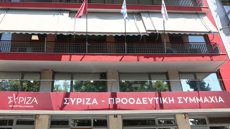 Ξεκίνησε η Πολιτική Γραμματεια του ΣΥΡΙΖΑ: Επιμένει στο δημοψήφισμα η Νεολαία, παραιτήθηκε η αναπληρώτρια γραμματέας Αναστασία Σαπουνά
