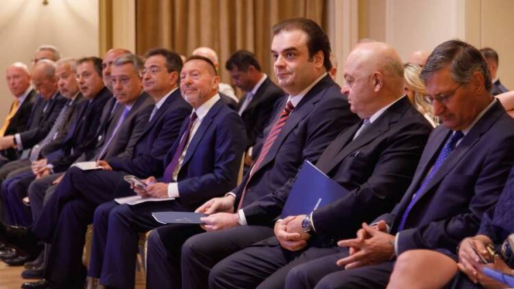 «Το τραπεζικό σύστημα και η ελληνική οικονομία έχουν έχουν γυρίσει σελίδα»: Τι είπαν Πιερρακάκης, Στουρνάρας, στην Γενική Συνέλευση της ΕΕΤ