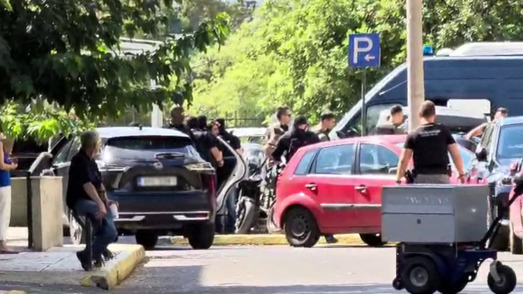  Στα δικαστήρια της Ευελπίδων οι δύο 42χρονοι για τον εμπρησμό στη Marfin, δείτε βίντεο