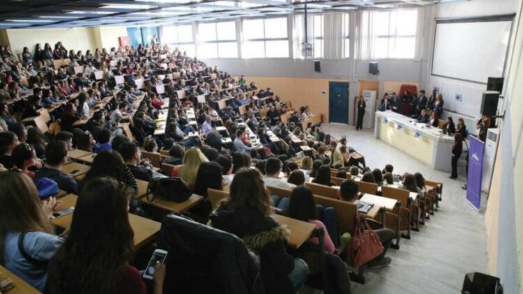 Δημογραφικό: Απαραίτητη η άμεση θεσμοθέτηση ελεύθερων μεταγραφών στα πανεπιστήμια για πολύτεκνες και τρίτεκνες οικογένειες