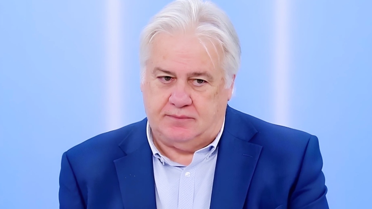 Επέστρεψε στην Αυγή ο Σπύρος Σουρμελίδης, είχε παραιτηθεί για «εκτός γραμμής» πρωτοσέλιδο για τις σχέσεις Φάμελλου - Τσίπρα