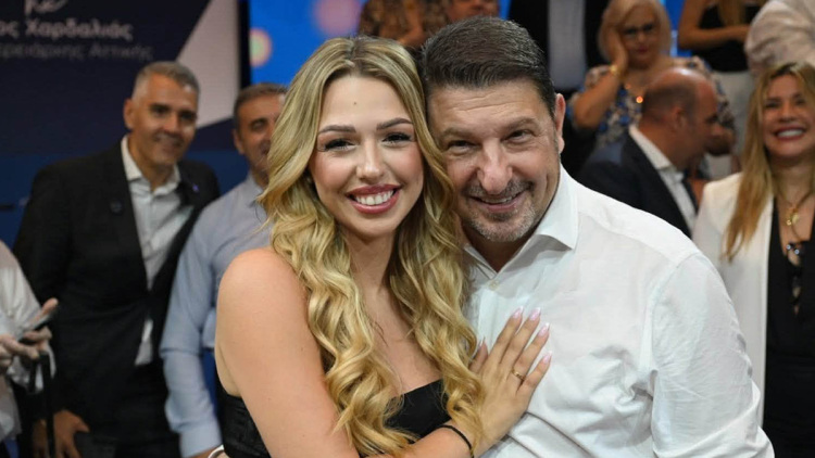 «Είμαστε περήφανοι, πατέρα», έγραψε σε ανάρτησή της η κόρη του Νίκου Χαρδαλιά μετά τον απολογισμό στο Ωδείο Αθηνών