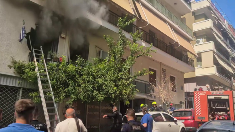 Τραγωδία στα Πατήσια: Νεκρή ηλικιωμένη από φωτιά σε διαμέρισμα, νοσηλεύεται σε πολύ σοβαρή κατάσταση ο σύζυγός της