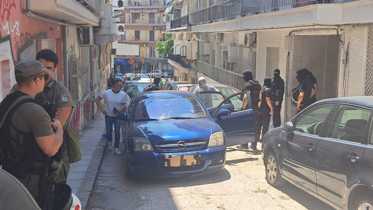 Φύλλο και φτερό το σπίτι του 25χρονου που συνελήφθη για τη δολοφονία της Βάγιας Νέστορα, αποχώρησε η Αντιτρομοκρατική  