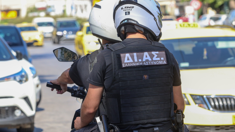 Συνελήφθησαν επ’ αυτοφώρω δύο νεαροί που επιχείρησαν να διαρρήξουν αποθήκη πολυκατοικίας στη Νέα Ιωνία
