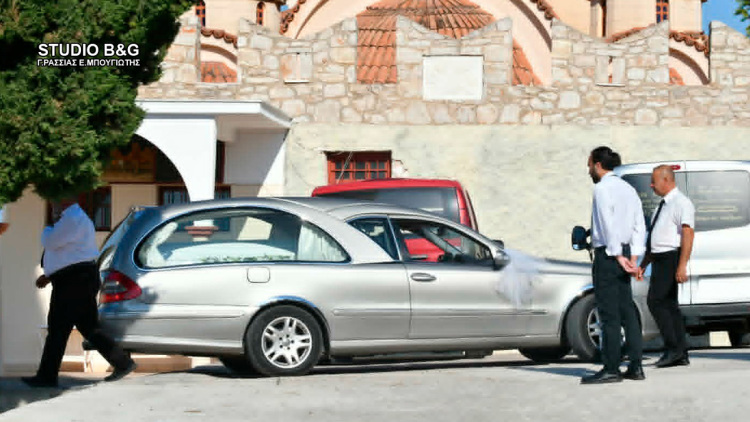 Άργος: Σε κλίμα οδύνης η κηδεία του 20χρονου Θοδωρή που έπεσε νεκρός από πυρά αστυνομικών
