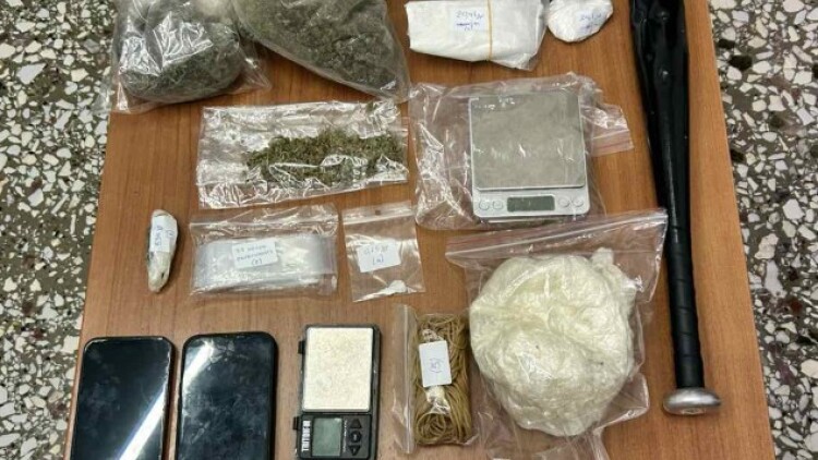 Πάρος: 23χρονος δεν σταμάτησε σε έλεγχο, εμβόλισε μηχανή αστυνομικού και επιχείρησε να δραπετεύσει, δύο συλλήψεις