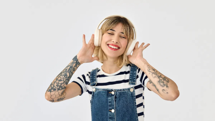 Tattoo, piercing και αποτρίχωση με laser στην εφηβεία – Η παιδοδερματολόγος μιλά για θέματα ασφάλειας

