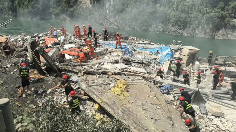 Τουλάχιστον 8 νεκροί, 34 αγνοούμενοι από κατολίσθηση στην Κίνα, δείτε βίντεο 
