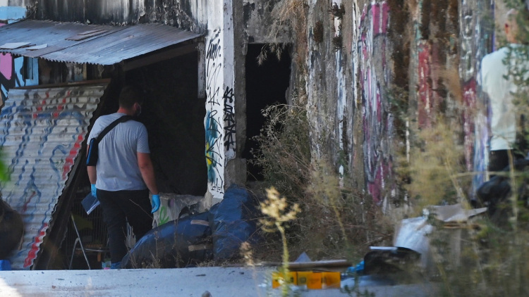 Θρίλερ με τη σορό γυναίκας που βρέθηκε στην Κυψέλη: Είναι μικρόσωμη, με τα μαλλιά της πιασμένα σε κότσο, ανοίγουν φάκελοι με εξαφανίσεις
