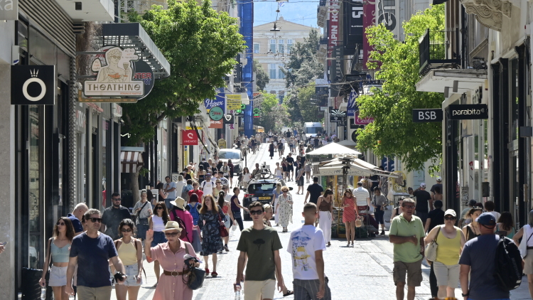 Κυριακή με ανοιχτά καταστήματα: Πολύ αυξημένη η κίνηση σε Ερμού, δείτε βίντεο

