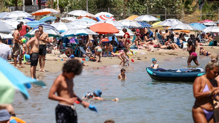 Τετραήμερος καύσωνας από σήμερα: Έως και 43°C ο υδράργυρος, πότε θα δροσίσει