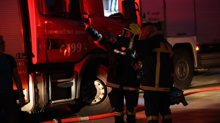 Νεκρό ανασύρθηκε ένα άτομο από ΙΧ που «λαμπάδιασε» στον παράδρομο της Εγνατίας Οδού